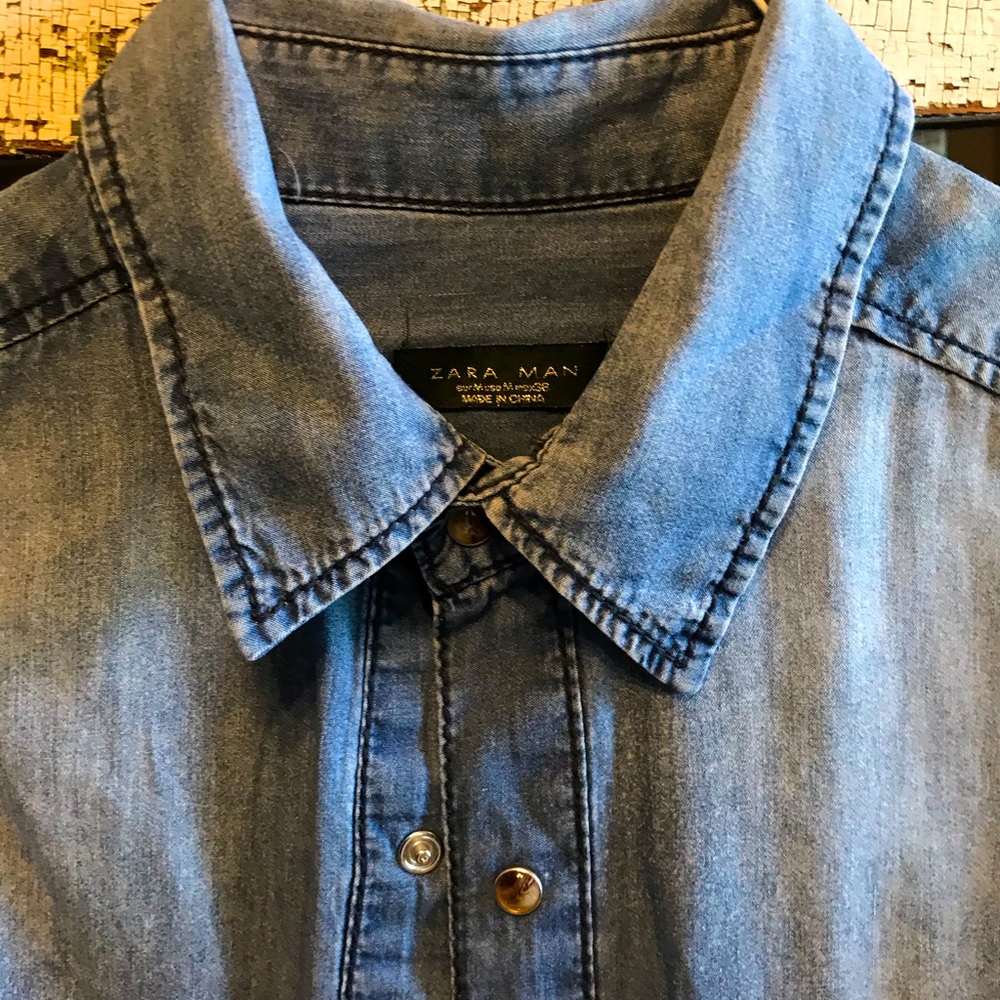Zara men slim cut denim shirt S cool button details